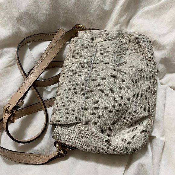 Michael Kors Small Crossbody Bag - Picture 3 of 7